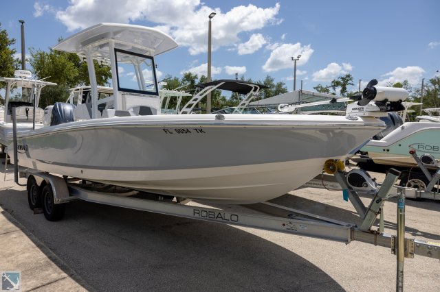 Pre-Owned 2023 Robalo 246 Cayman Power Boat for sale